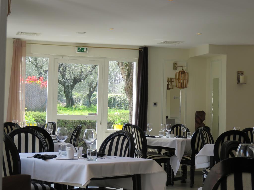 Hotel Mon Soleil La Gaude Bagian luar foto