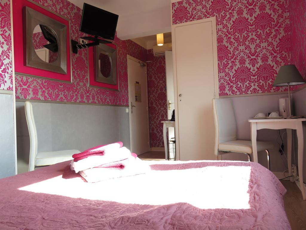 Hotel Mon Soleil La Gaude Bagian luar foto