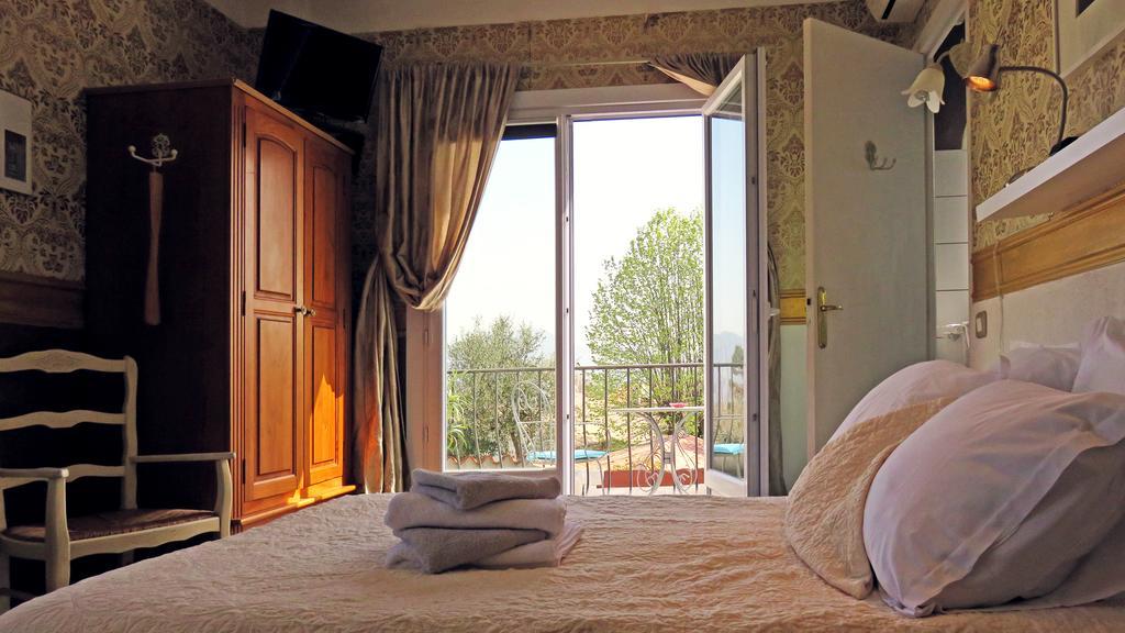 Hotel Mon Soleil La Gaude Bagian luar foto