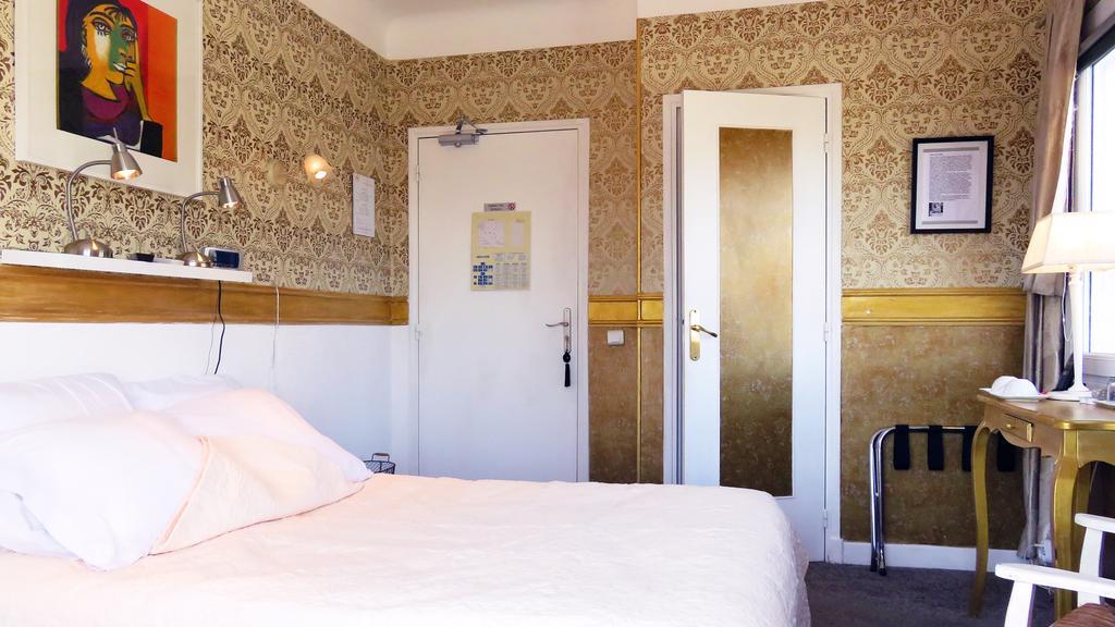 Hotel Mon Soleil La Gaude Bagian luar foto
