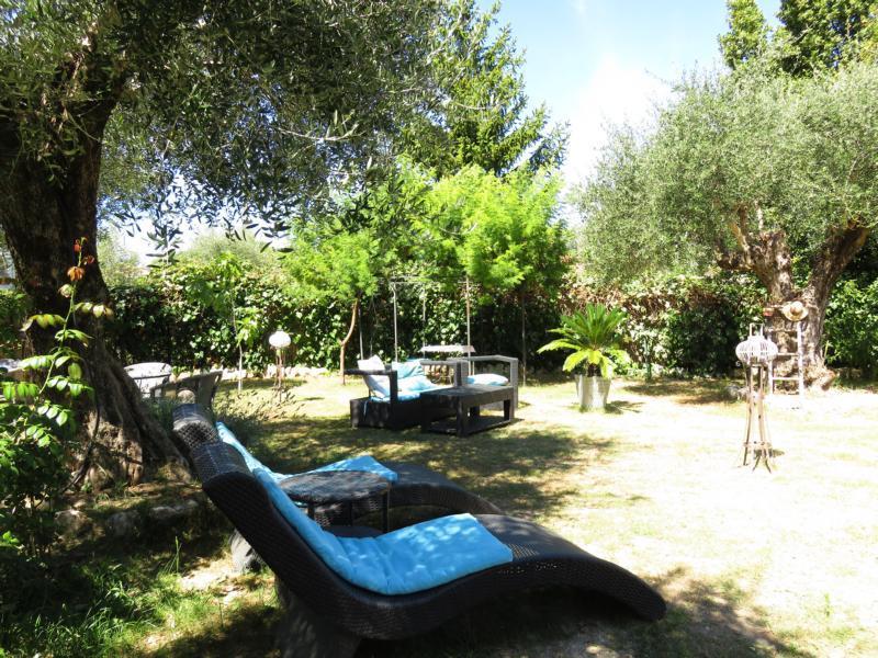 Hotel Mon Soleil La Gaude Bagian luar foto