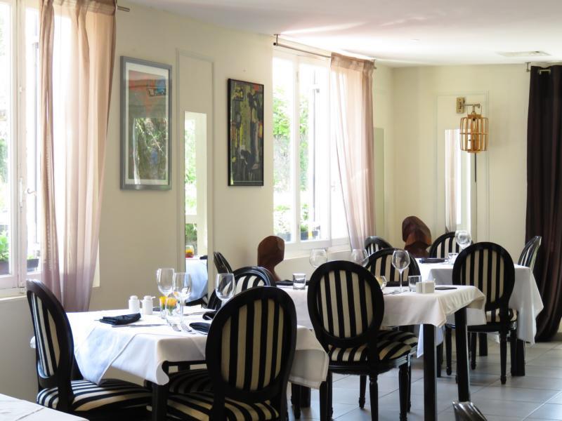 Hotel Mon Soleil La Gaude Bagian luar foto